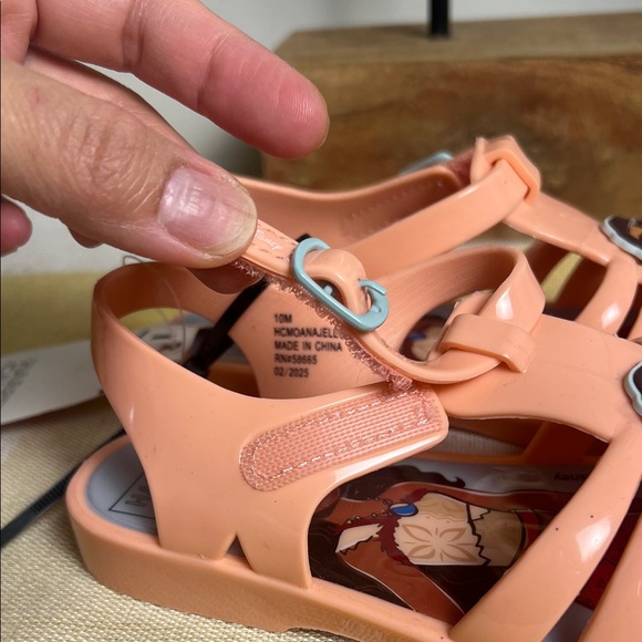 Harper Canyon Kids Peach Character Sandals - Picture 6 of 9